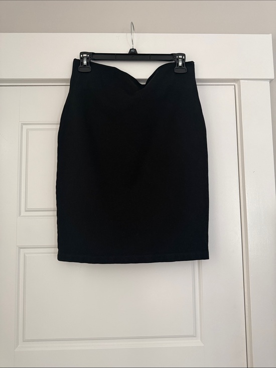 Windsor Dresses & Skirts - Windsor Black V-Front Pencil Skirt